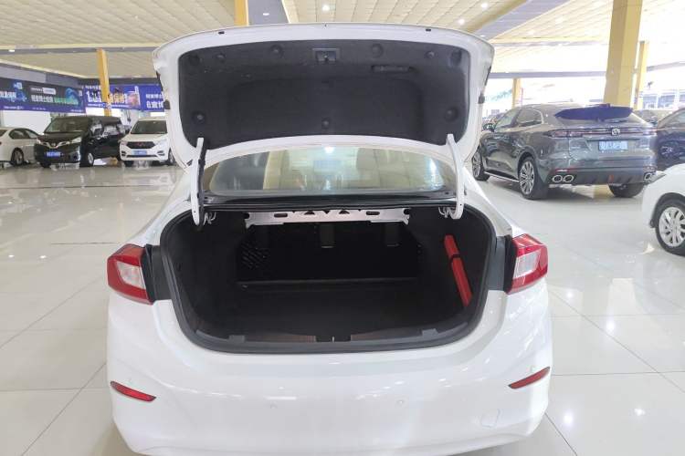 Used Chevrolet Cruze 2018 320 Automatic Pioneer Sunroof Edition Trunk
