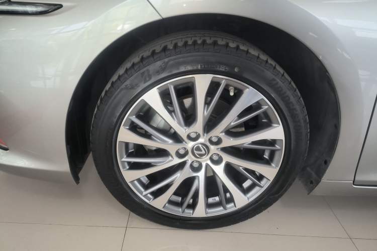 Used Lexus ES 2020 300h Premium Edition