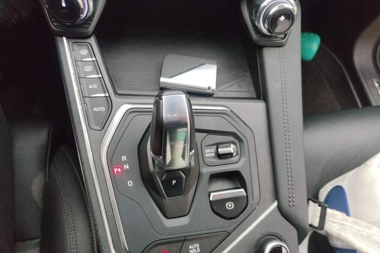 Used Lynk & Co 01 2021 2.0TD Two-Wheel-Drive Pro Trim Gear Lever