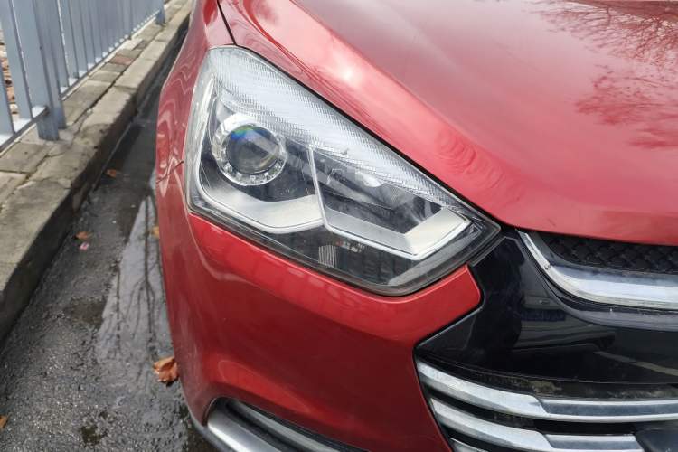 Used JAC Refine S2 2016 1.5L CVT Luxury Model Two-Tone Version
