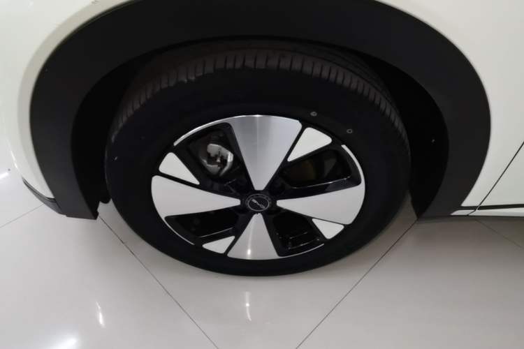 Used BYD Dolphin 2023 420 km Fashion Edition Left Front Wheel Hub