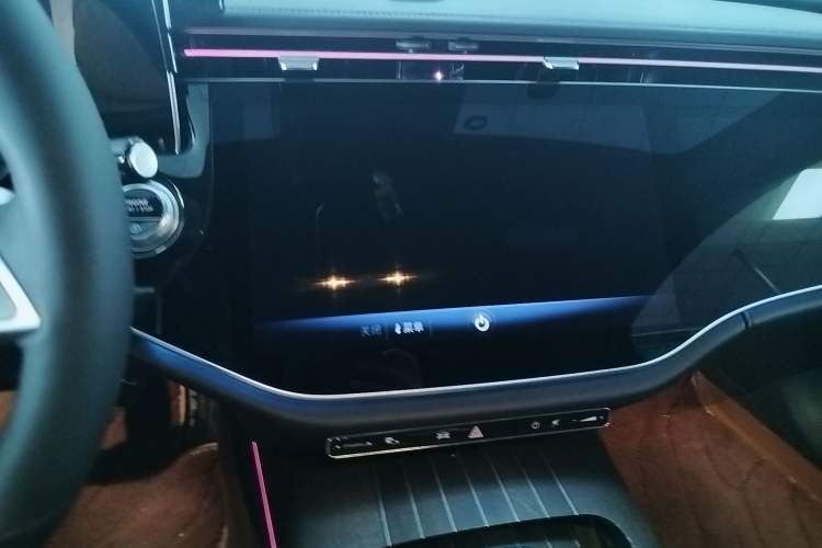 Used Mercedes-Benz E-Class 2024 E 300 L Luxury Model Audio And AC Panel