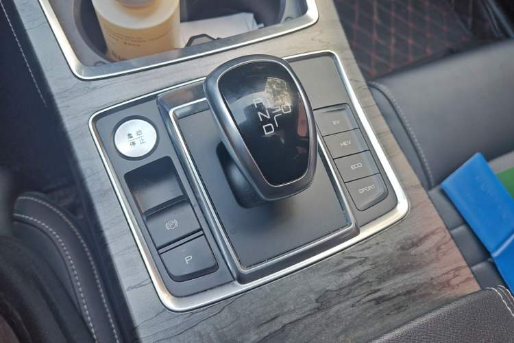 Used BYD Qin Pro New Energy 2018 DM 1.5TI Automatic Smart Connect Elite Model Gear Lever