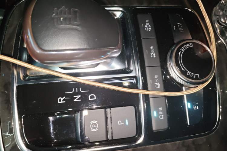 Used BYD Tang New Energy 2015 2.0T Four-Wheel-Drive Flagship Model Gear Lever