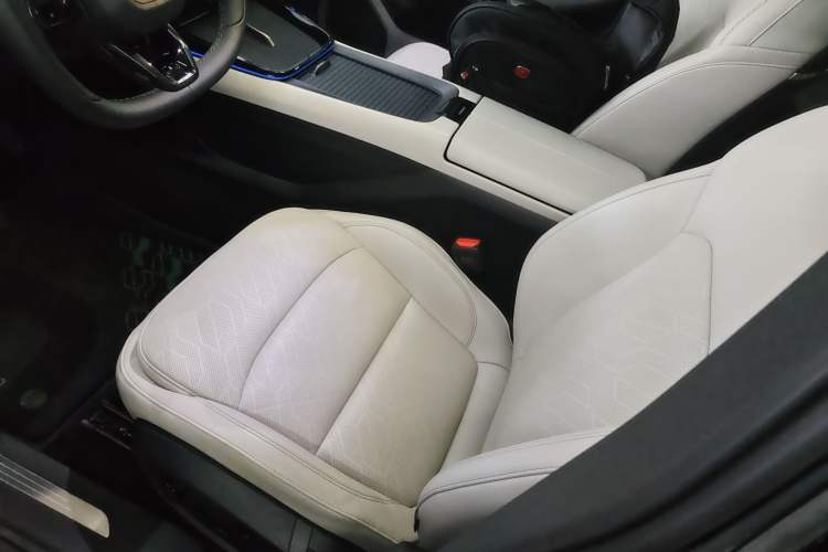 Used Lynk & Co 08 EM-P 2023 220km All-Wheel-Drive Performance Halo