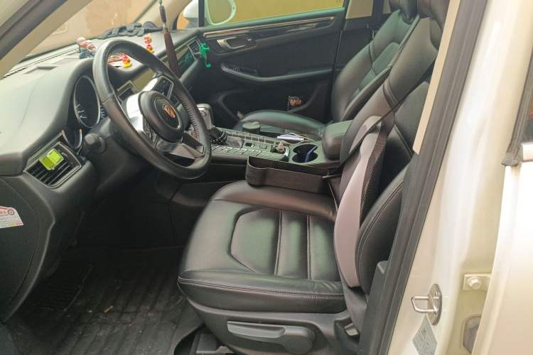 Used Zotye SR9 2017 2.0T Automatic Ultimate Road Edition Left Front Seat