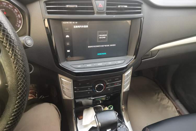 Used SAIC MAXUS T60 2017 2.8T Diesel Automatic 4x4 High-Ride Luxury Standard Cabin – China V Emission Standard