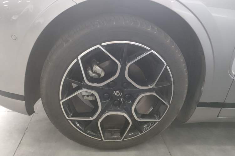 Used CHANGAN NEVO A07 2025 Blue Whale Pure Electric Version 625 Luxury Model Left Front Wheel Hub