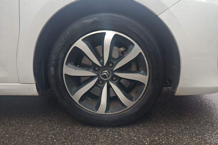 Used Citroen C4 Sega 2018 1.6L Manual Luxury Model Right Front Wheel Hub