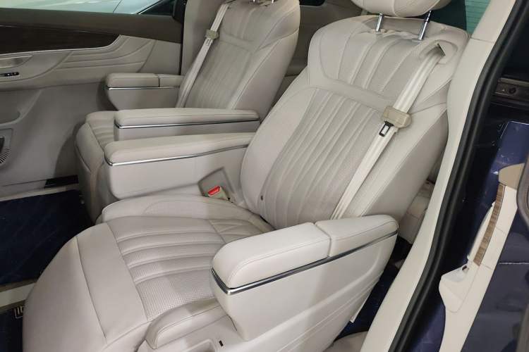 Used Roewe iMAX8 2023 400TGI Comfort Edition