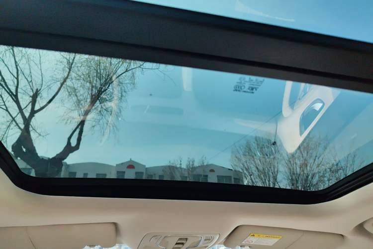 Used Roewe D7 2023 DMH 125km Excellence Edition
