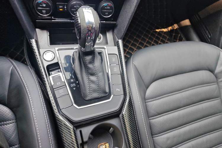 Used Volkswagen Lamando 2018 280TSI DSG Luxury Edition Gear Lever