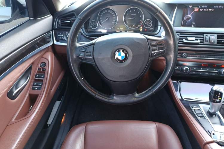 Used BMW 5 Series 2014 525Li Leading Model
