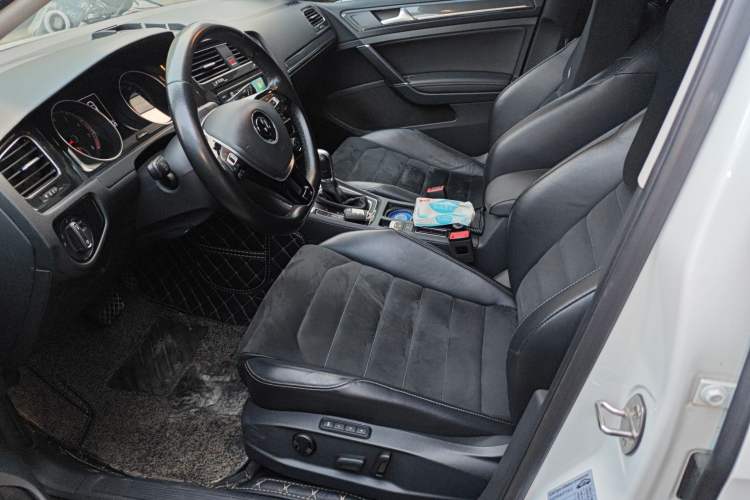 Used Volkswagen Golf 2018 230TSI Automatic Luxury Version
