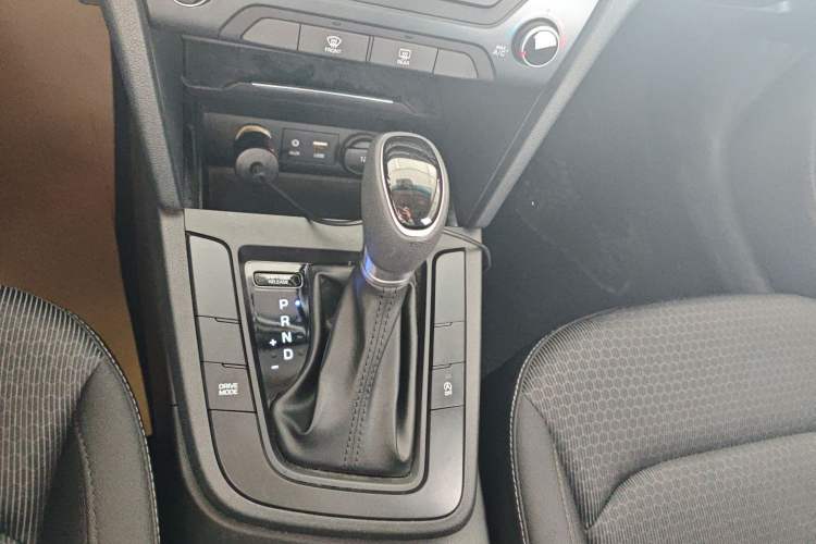 Used Hyundai Elantra (6th Generation / Lingdong) 2018 1.4T Dual-Clutch Xuan Dong · Dynamic Edition Gear Lever