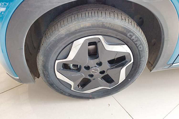 Used BYD Dolphin 2021 405 km Fashion Edition Left Front Wheel Hub