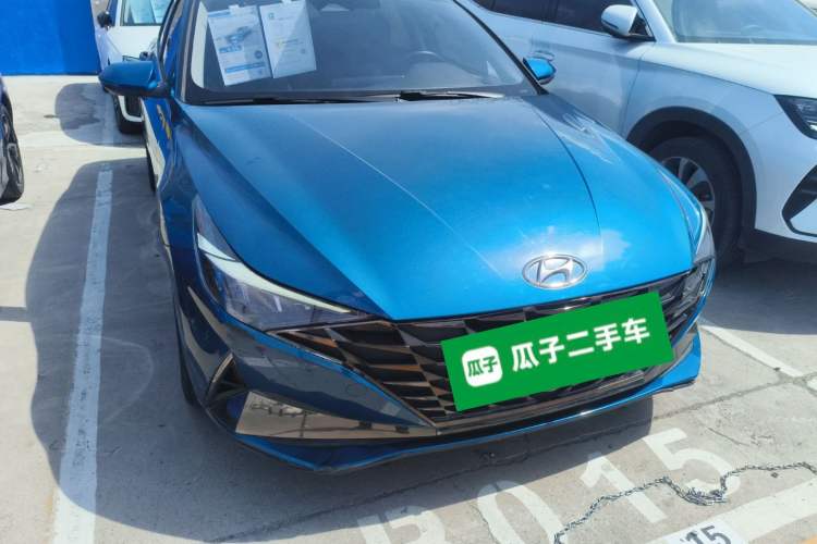 Used Hyundai Elantra 2021 1.5L CVT LUX Prestige Edition Front Right 45 Deg