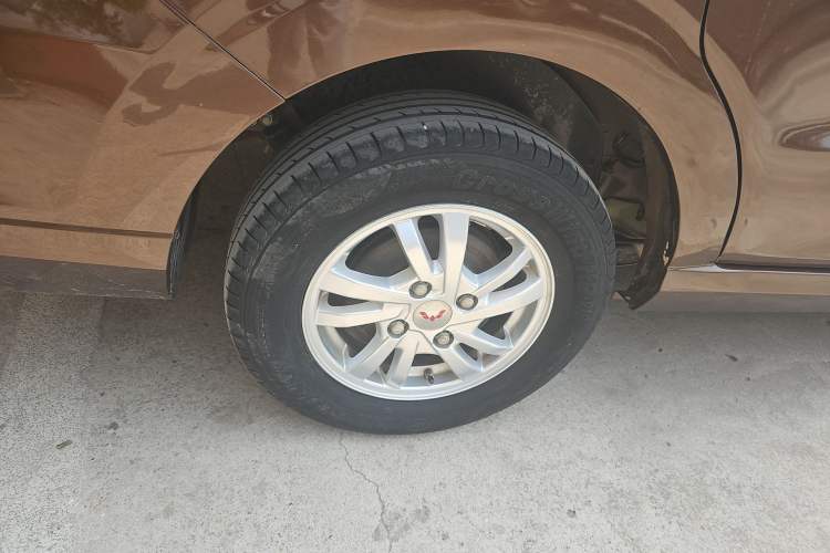 Used Wuling Hongguang 2019 1.5L S Standard Version China VI LAR Right Rear Wheel Hub