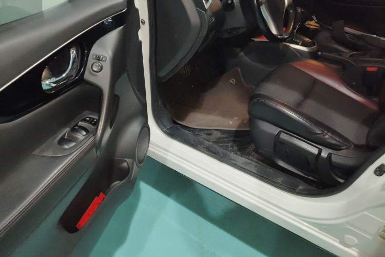 Used Nissan Qashqai 2016 2.0L CVT Luxury Edition Driver Seat