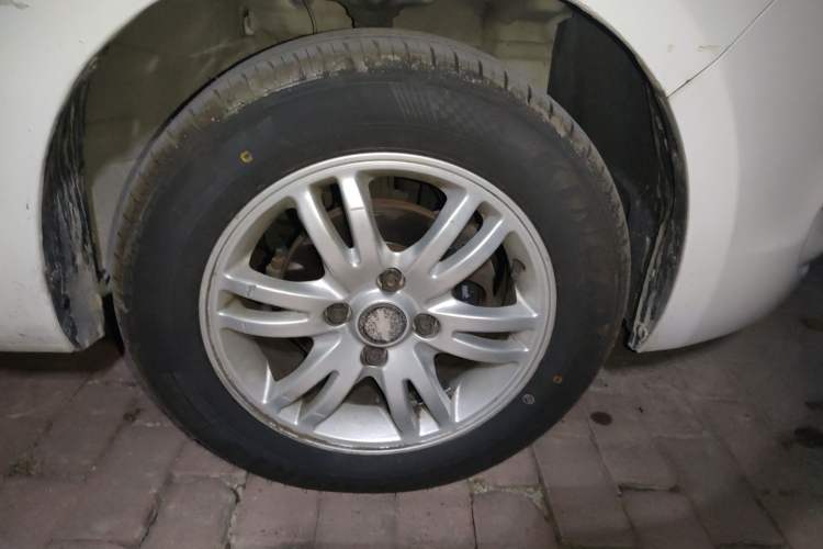 Used Chevrolet Sail 2013 Sedan 1.4L Manual Ideal Happiness Edition Right Front Wheel Hub