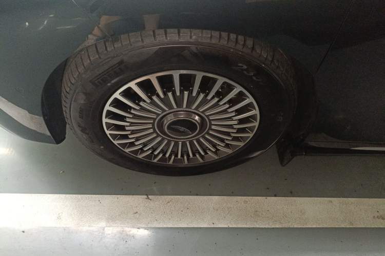 Used Geely Galaxy LEVC L380 2025 805 km Flagship Version All-Wheel Drive