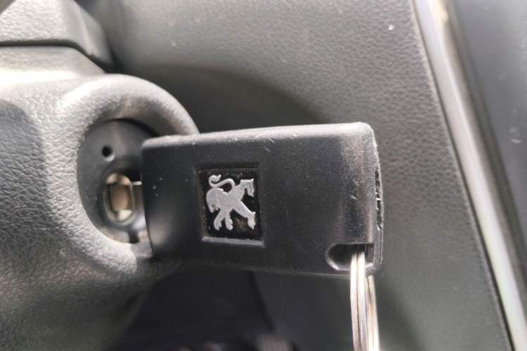 Used Peugeot 308 2014 Enjoy Edition Classic 1.6L Manual YouShang Model Vehicle Key