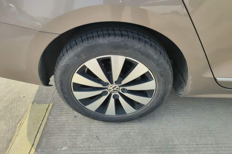 Used Volkswagen Sagitar 2017 180TSI Automatic Luxury Edition Exterior 5