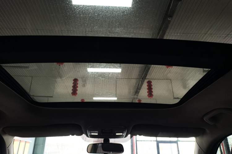 Used Geely Auto Emgrand X7 Sport 2016 1.8TD Automatic Smart Connectivity Version Headliner