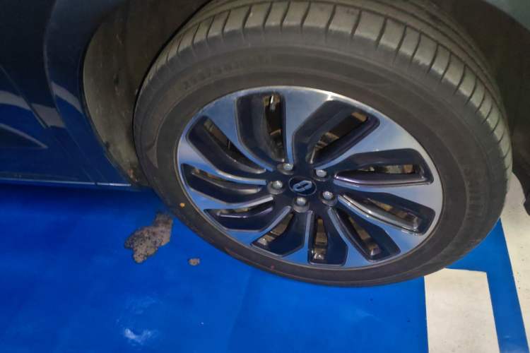 Used Hima AITO M7 2022 1.5T Rear-Drive Comfort Edition Right Front Wheel Hub