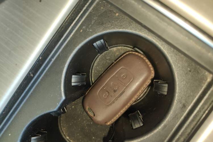 Used Geely Auto Emgrand X7 Sport 2018 1.8TD Automatic Two-Wheel Drive ZhiZun Model with 4G Connectivity
