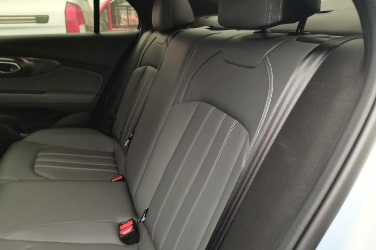 Used GAC Trumpchi EMPOW 2025 270T DCT Yingbao R-Style Dynamic Edition Left Rear Seat