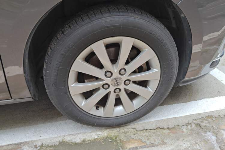 Used Buick GL8 2014 2.4L CT Luxury Business Comfort Edition Right Front Wheel Hub