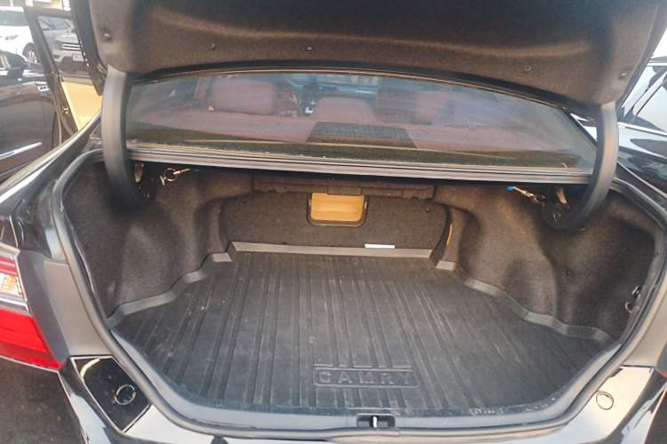 Used Toyota Camry 2015 2.0E Elite Edition Trunk