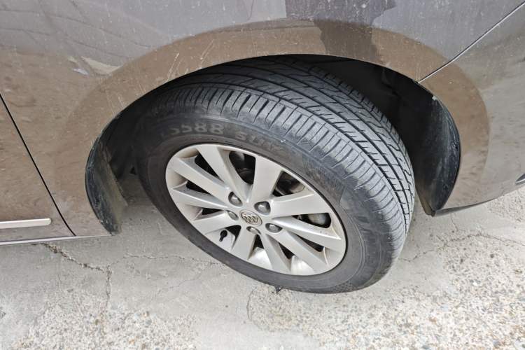 Used Buick GL8 2014 2.4L LT Luxury Business Executive Edition Right Front Wheel Hub