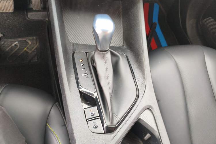 Used Roewe i5 2021 1.5L CVT Diamond Edition Gear Lever