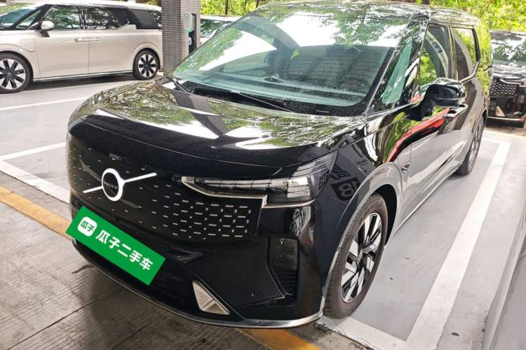 Used Volvo EM90 2025 Ultra Six-Seater