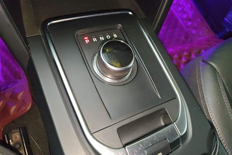 Used Land Rover Discovery Sport 2018 240 PS PURE Edition Gear Lever