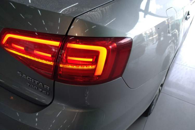 Used Volkswagen Sagitar 2018 280TSI DSG Comfort Model Right Rear Taillight