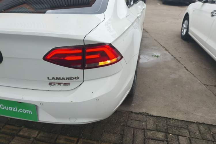 Used Volkswagen Lamando 2017 230TSI DSG Fashion Edition

