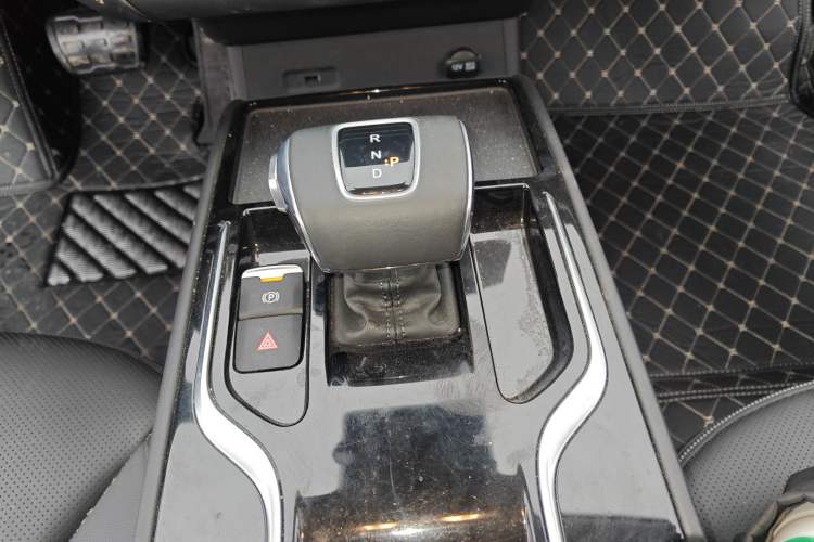 Used Hongqi E-QM5 2021 Online Booking Charging Basic Edition 5 Seats Gear Lever