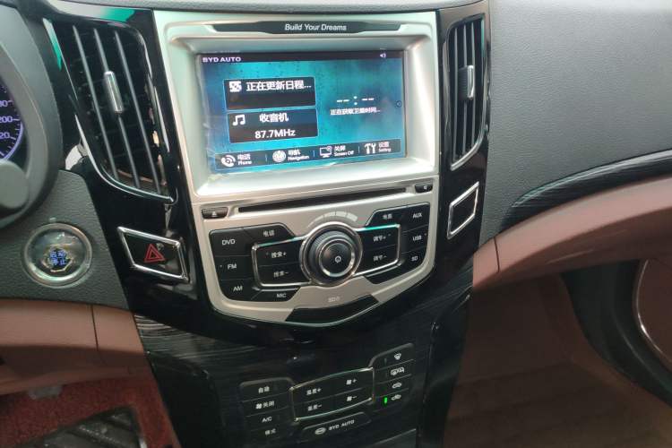 Used BYD Surui 2016 1.5L Manual Elite Edition Audio And AC Panel