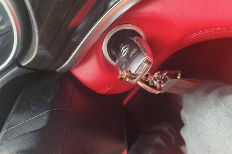 Used Mercedes-Benz V-Class 2018 V 260 Avantgarde Edition China VI Vehicle Key