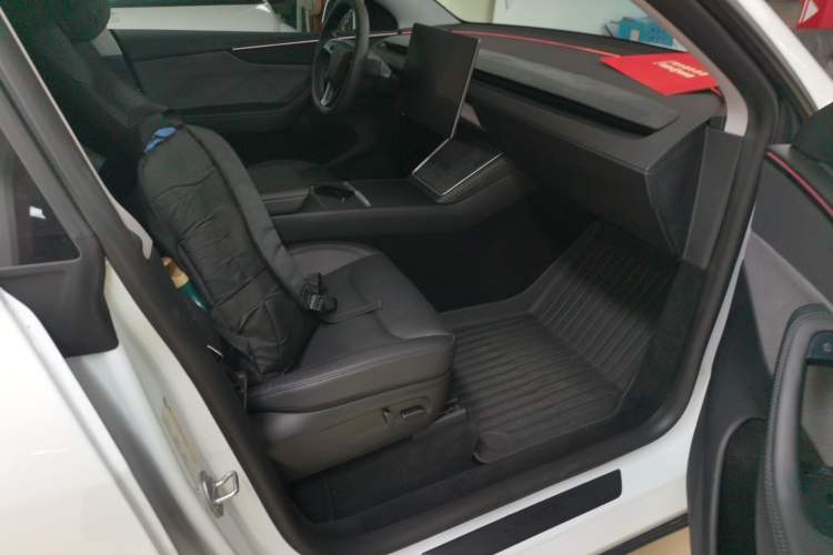 Used Tesla Model Y 2025 Rear-Wheel Drive First Edition