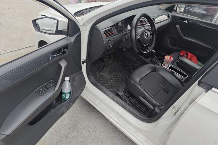 Used Volkswagen Santana 2017 Haval H9 1.6L Automatic Comfort Edition
