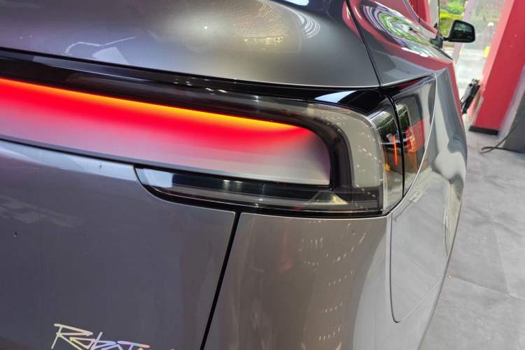 Used Tesla Model Y 2025 Rear-Wheel-Drive Version Right Rear Taillight