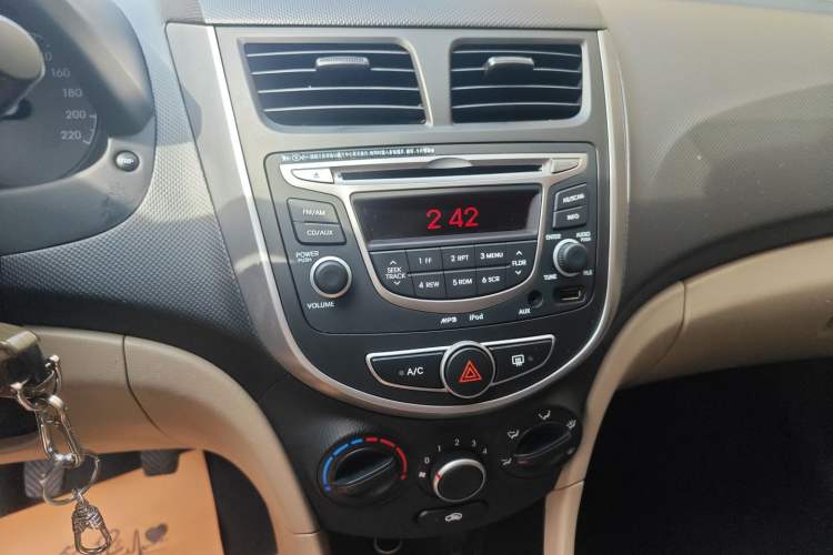 Used Hyundai Verna (older generation) 2014 1.4L Manual Smart GLS Trim Audio And AC Panel