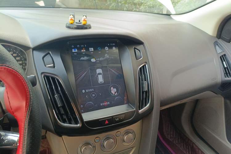 Used Ford Focus 2012 Sedan 1.6L Manual Comfort Model
