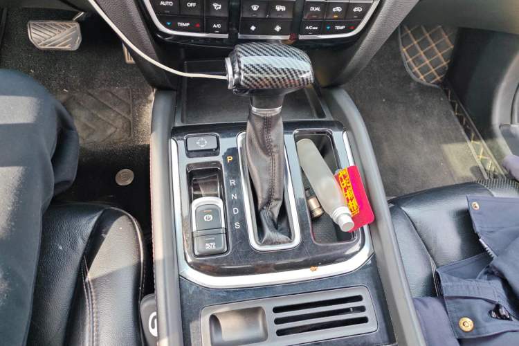 Used GAC Trumpchi GS7 2017 320T Two-Wheel-Drive Luxury Model Gear Lever