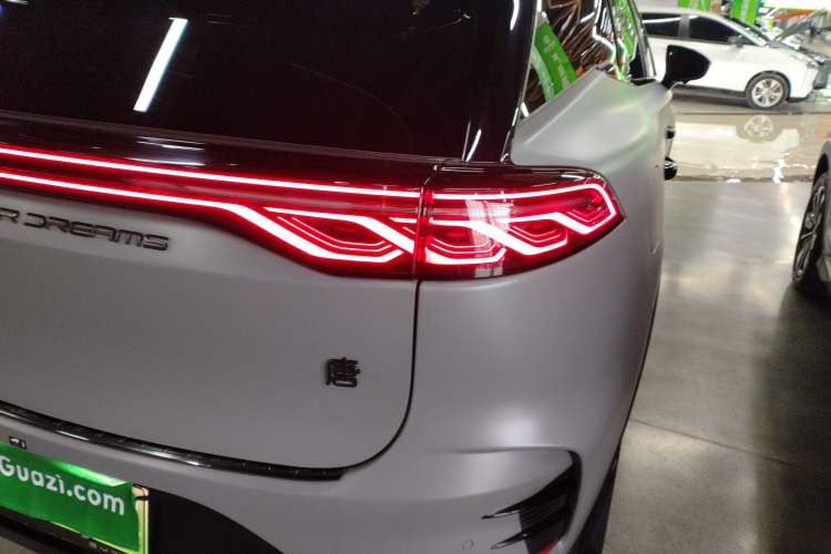 Used BYD Tang New Energy 2025 DM-i 115KM Prestige Model Right Rear Taillight