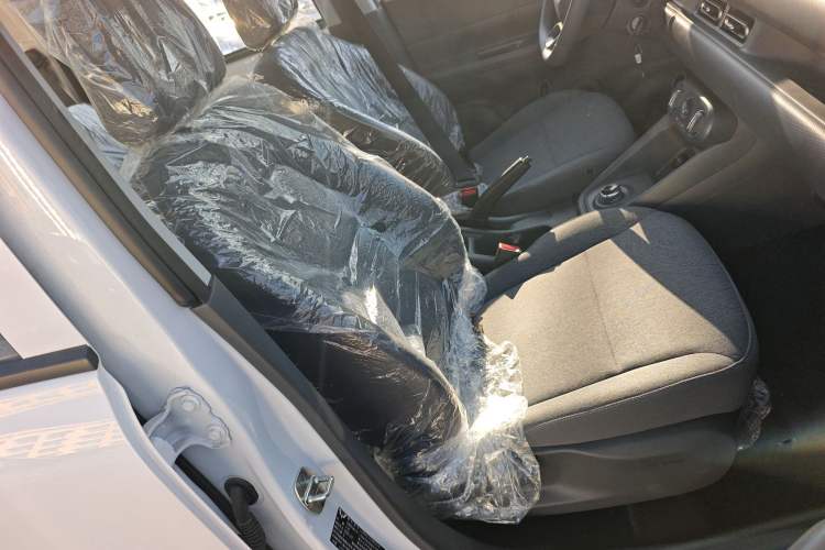 Used Wuling Hongguang New Energy 2025 Extended-Range Hybrid 50 km Utility Version Right Front Seat